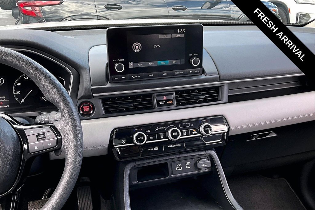 Used 2023 Honda Pilot LX image 13