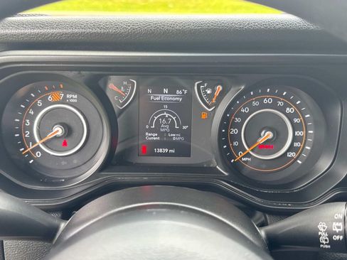Used 2025 Jeep Wrangler Unlimited Sport AWD/4WD image 34