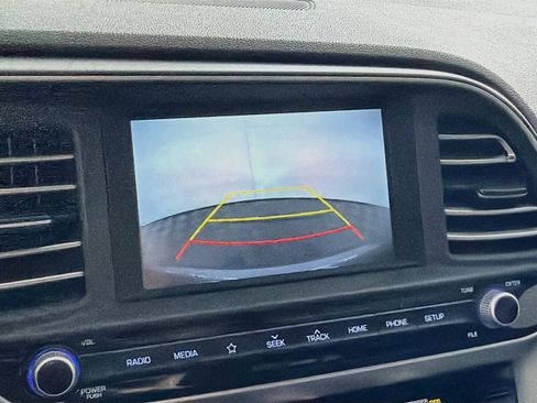 Used 2019 Hyundai Elantra Limited FWD image 22