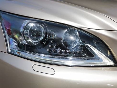 Used 2014 Lexus LS 460 AWD w/ Comfort Package image 8