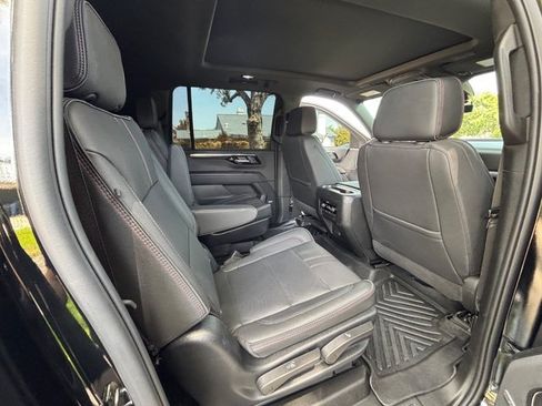 Used 2025 Chevrolet Suburban RST w/ Comfort Package AWD/4WD image 31