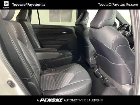 Used 2021 Toyota Highlander XSE image 9