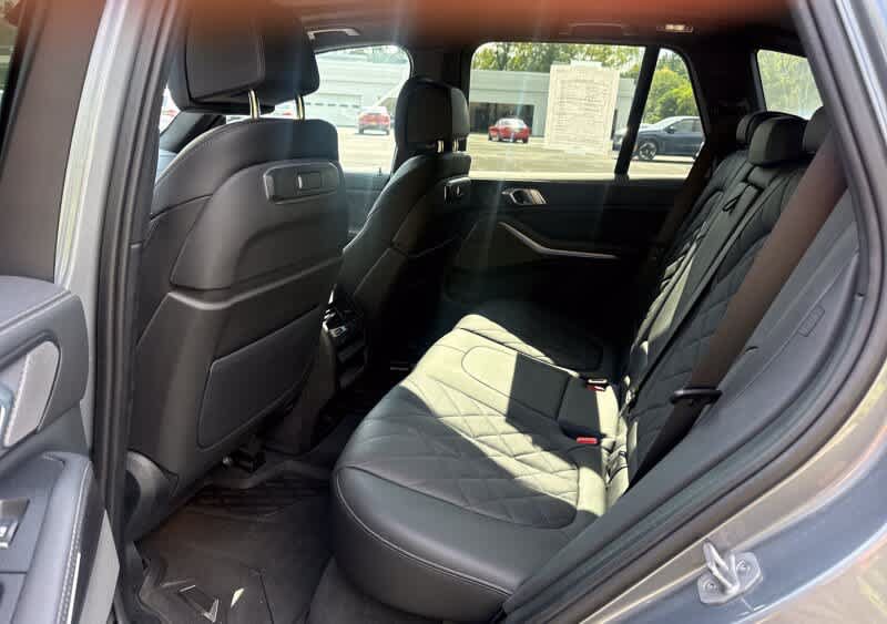 Used 2024 BMW X5 xDrive40i w/ Premium Package AWD/4WD image 8