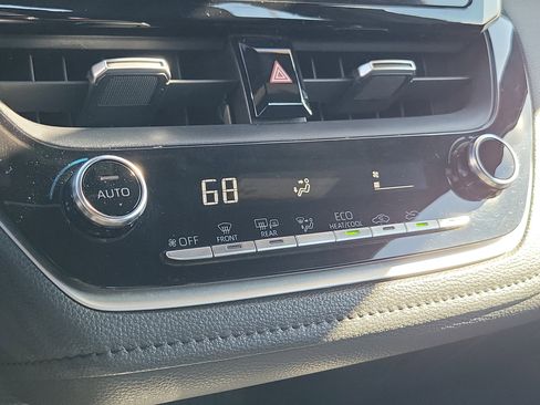 Used 2022 Toyota Corolla SE image 29