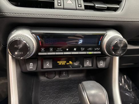 Used 2021 Toyota RAV4 XLE Premium image 36