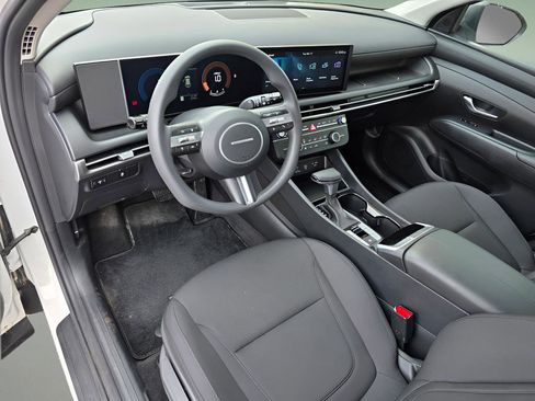 Certified 2025 Hyundai Tucson SE image 20