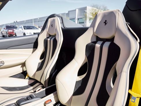 Used 2022 Ferrari F8 Tributo image 49