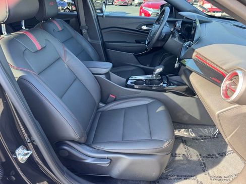 Used 2026 Chevrolet Trax RS w/ Sunroof Package FWD image 25
