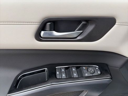 New 2026 Nissan Pathfinder SL image 11