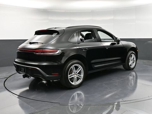 Certified 2022 Porsche Macan image 8