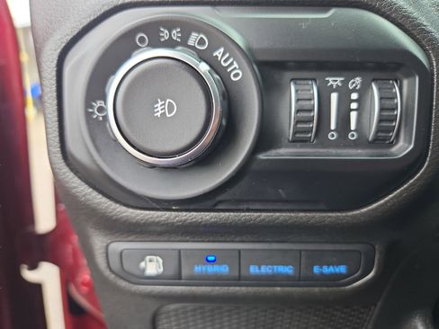 Used 2021 Jeep Wrangler Unlimited Sahara w/ Cold Weather Group image 31