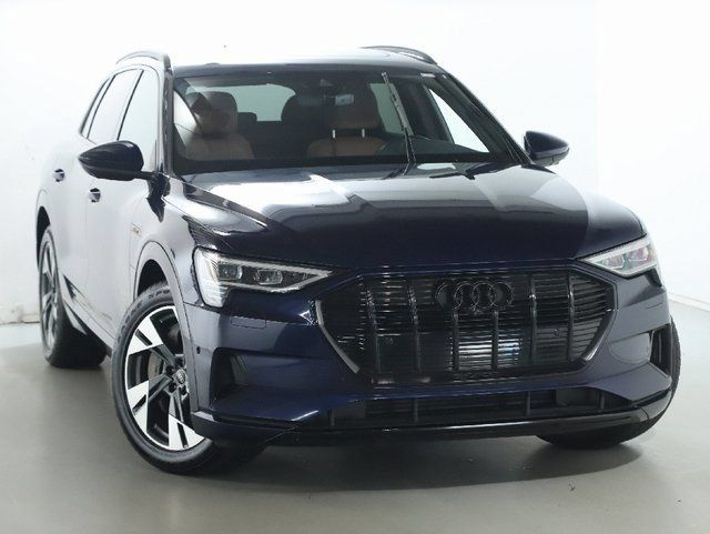 Used 2022 Audi e-tron Premium AWD/4WD image 2
