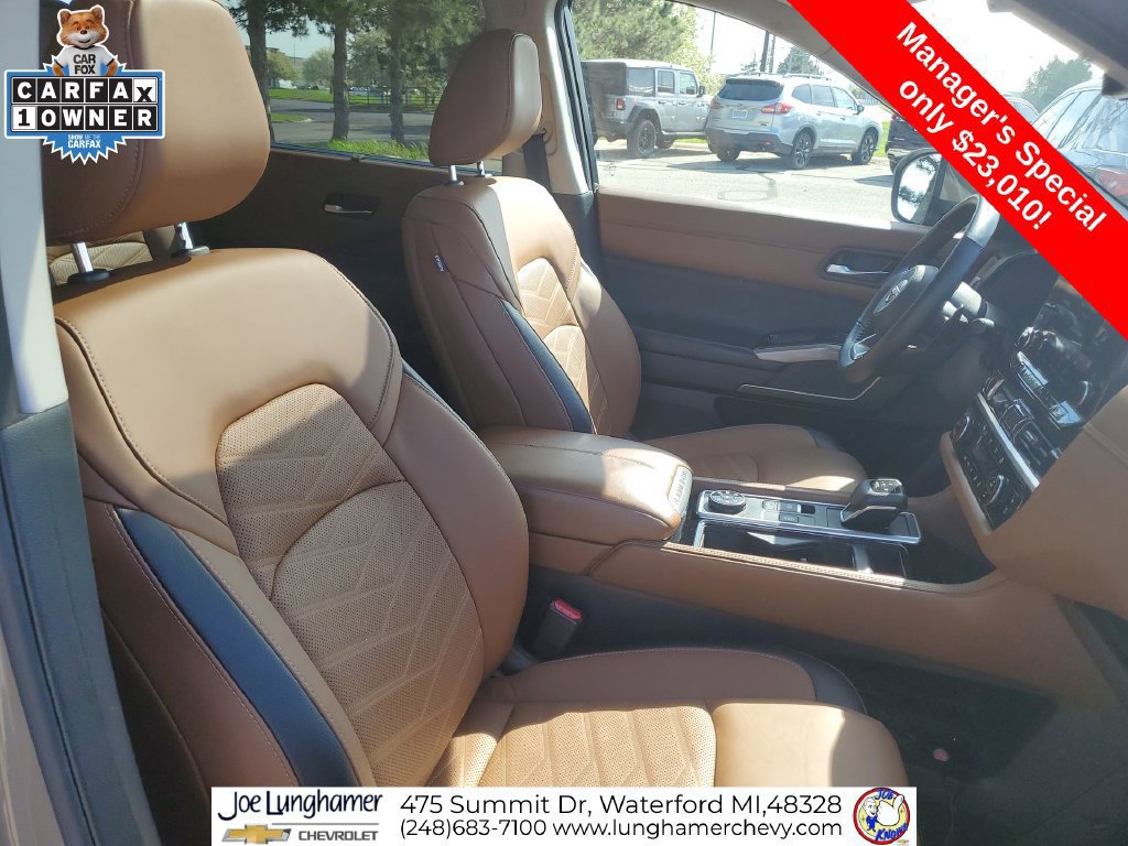 Used 2024 Nissan Pathfinder Platinum w/ Cargo Package AWD/4WD image 31