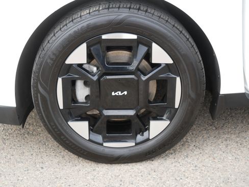 Used 2025 Kia Carnival EX FWD image 15