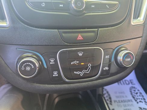 Used 2018 Chevrolet Malibu LT FWD image 14