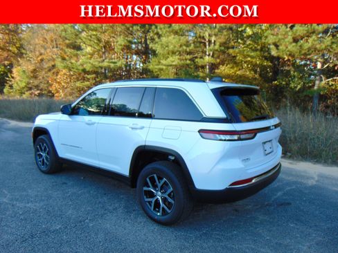 New 2025 Jeep Grand Cherokee Limited RWD image 7