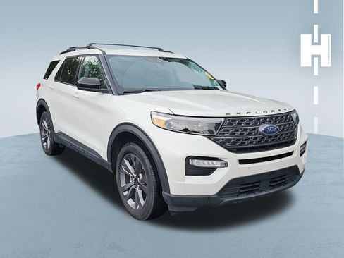 Used 2023 Ford Explorer XLT w/ Equipment Group 202A AWD/4WD image 1