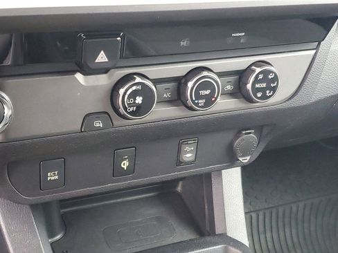 Used 2017 Toyota Tacoma SR5 image 15