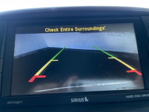 Used 2015 Chrysler Town & Country Touring image 38