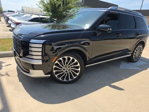 Used 2026 Hyundai Palisade Calligraphy FWD image 2