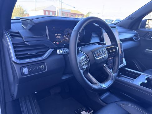 Used 2024 GMC Acadia Elevation image 22