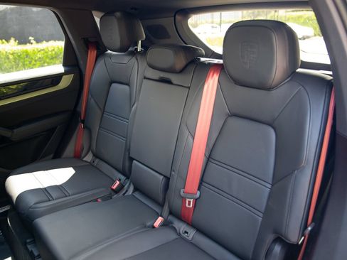 Certified 2026 Porsche Cayenne AWD/4WD image 11