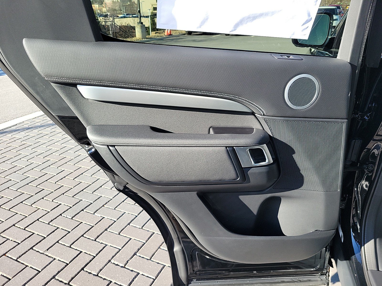 Used 2025 Land Rover Discovery Dynamic SE AWD/4WD image 15