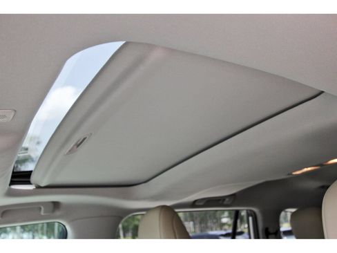 Used 2024 Toyota Highlander XLE FWD image 28
