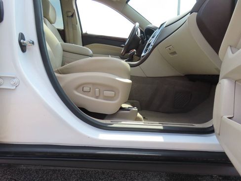 Used 2016 Cadillac SRX Luxury w/ Driver Awareness Package FWD image 18