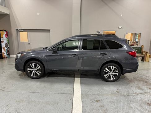 Used 2019 Subaru Outback 2.5i Limited w/ Popular Package #2 AWD/4WD image 1