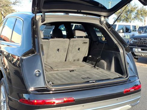 Used 2023 Audi Q7 Premium w/ Towing Package image 9