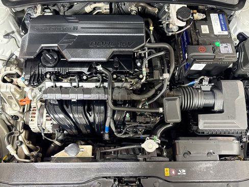 Used 2021 Hyundai Elantra Limited image 29