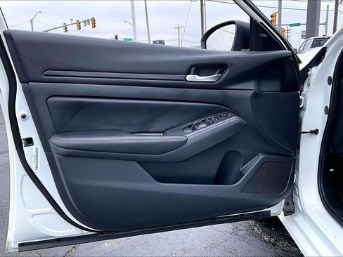 Used 2025 Nissan Altima 2.5 SV image 23