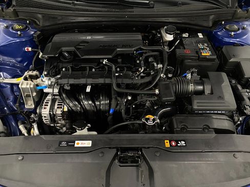 Certified 2025 Hyundai Elantra SEL image 11