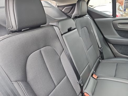 Used 2020 Volvo XC40 T5 Momentum image 12