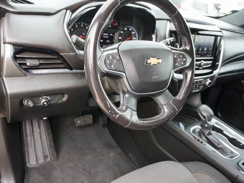 Used 2022 Chevrolet Traverse LT image 14