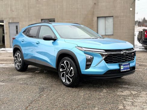 Used 2025 Chevrolet Trax RS w/ Sunroof Package image 8