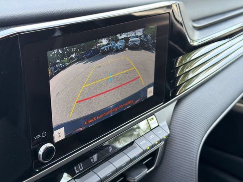 Used 2025 Toyota Camry SE FWD image 6