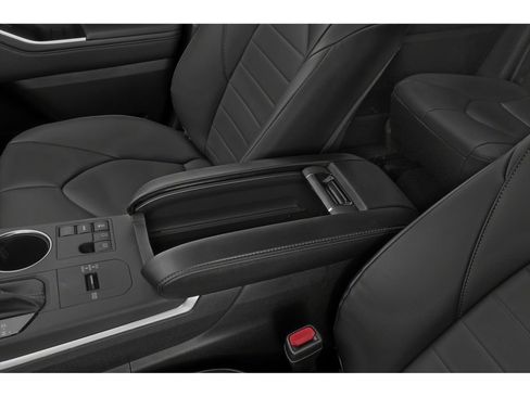 Used 2024 Toyota Highlander XLE AWD/4WD image 15