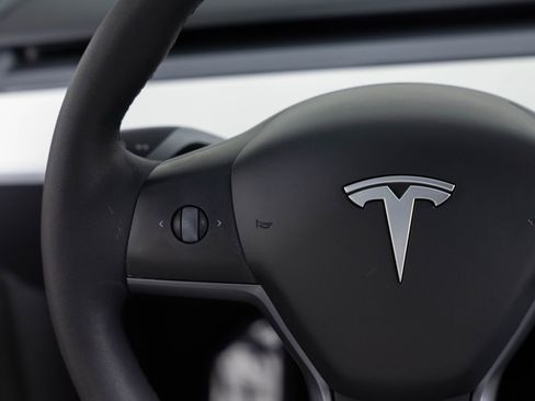Used 2024 Tesla Model Y Long Range AWD/4WD image 32