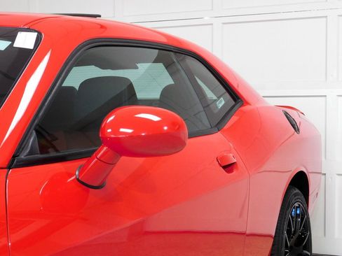 Used 2015 Dodge Challenger R/T Plus RWD image 19