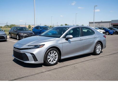 Used 2025 Toyota Camry LE FWD image 2