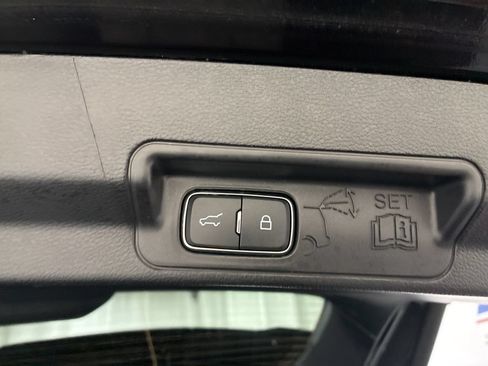 Used 2025 Ford Explorer ST-Line w/ ST-Line Street Pack AWD/4WD image 7