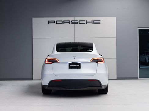 Used 2024 Tesla Model Y 2WD image 6