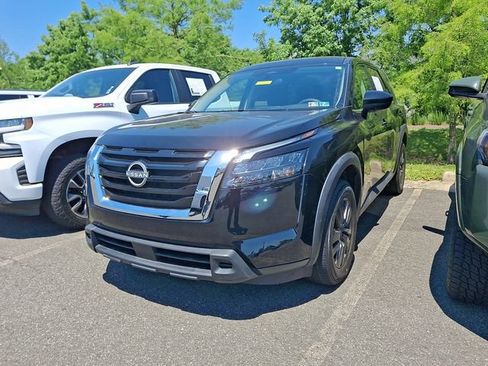 Used 2023 Nissan Pathfinder S AWD/4WD image 2