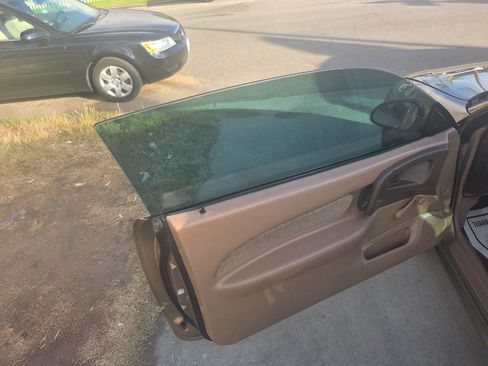 Used 1998 Ford Escort FWD image 13