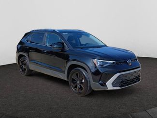 Certified 2025 Volkswagen Taos SE FWD video 1
