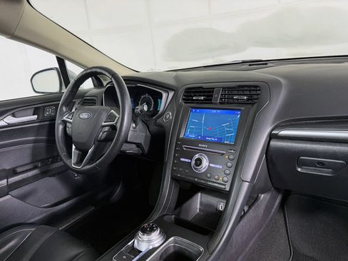 Used 2019 Ford Fusion Energi Titanium FWD image 27