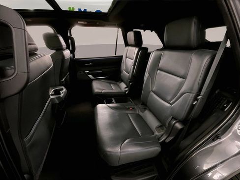 Used 2024 Toyota Sequoia Platinum AWD/4WD image 31