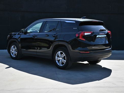 Used 2024 GMC Terrain SLE FWD image 3